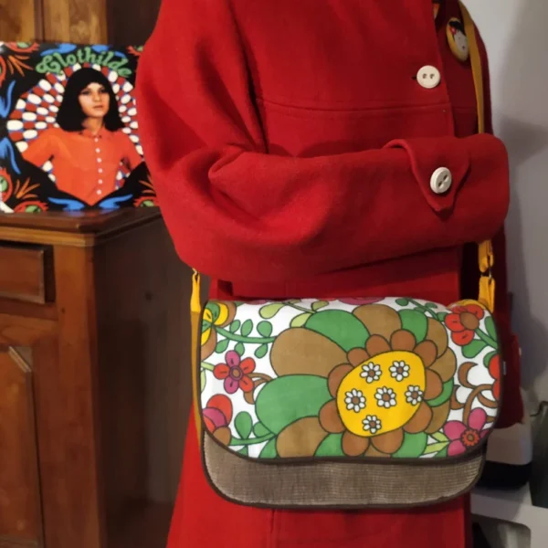 Sac besace Clothilde en tissu vintage et upcyclé – Image 3