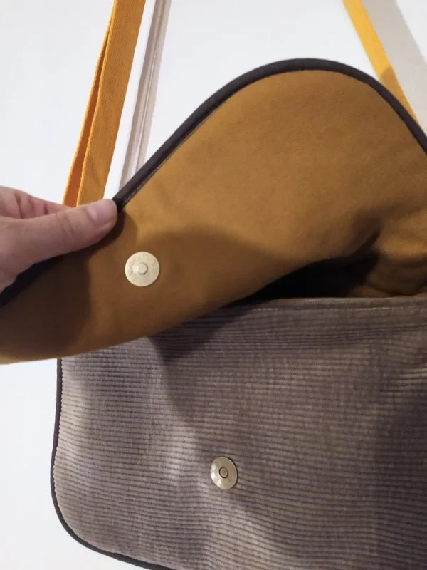 Sac besace Clothilde en tissu vintage et upcyclé – Image 4