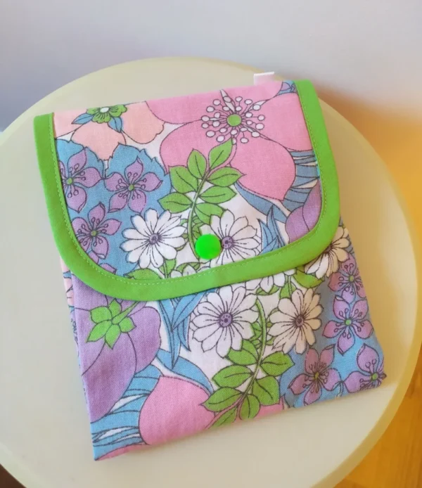 Sac de courses pliable Romy upcyclé en tissu vintage – Image 5