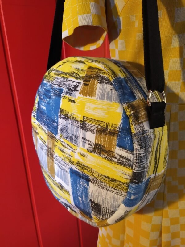 Sac bandoulière Martine en tissu vintage et upcyclé – Image 5
