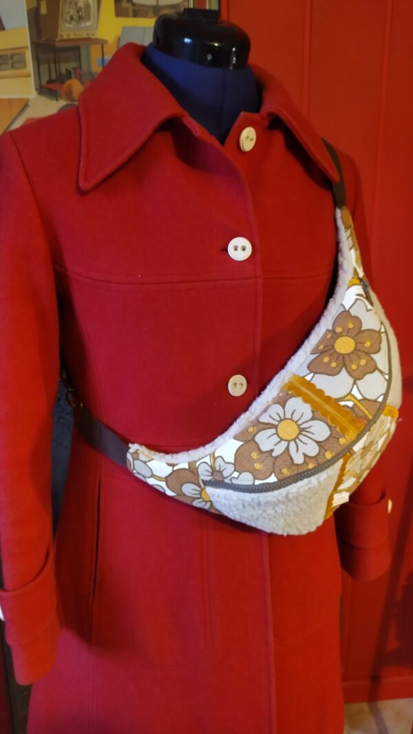 Sac banane Vanessa en tissu vintage et upcyclé – Image 3
