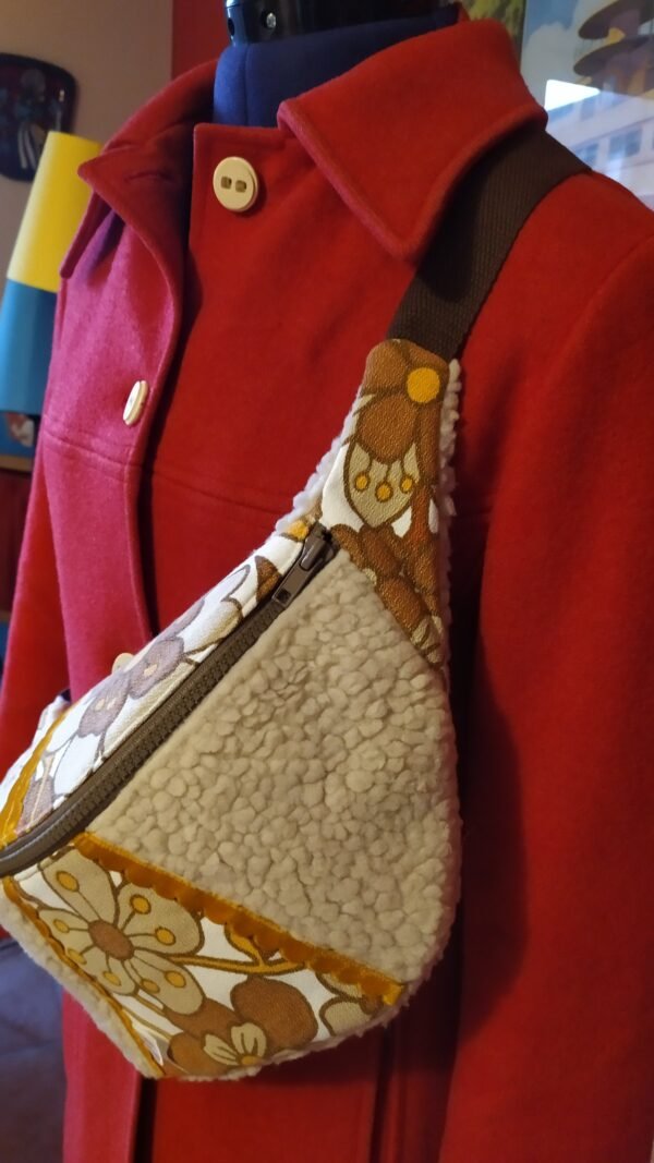 Sac banane Vanessa en tissu vintage et upcyclé – Image 11