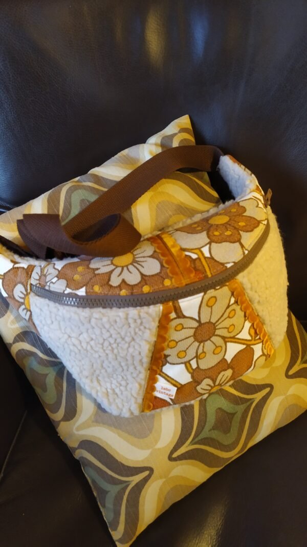 Sac banane Vanessa en tissu vintage et upcyclé – Image 10
