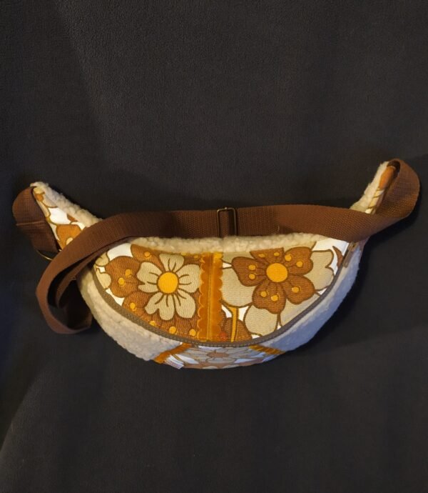 Sac banane Vanessa en tissu vintage et upcyclé – Image 4