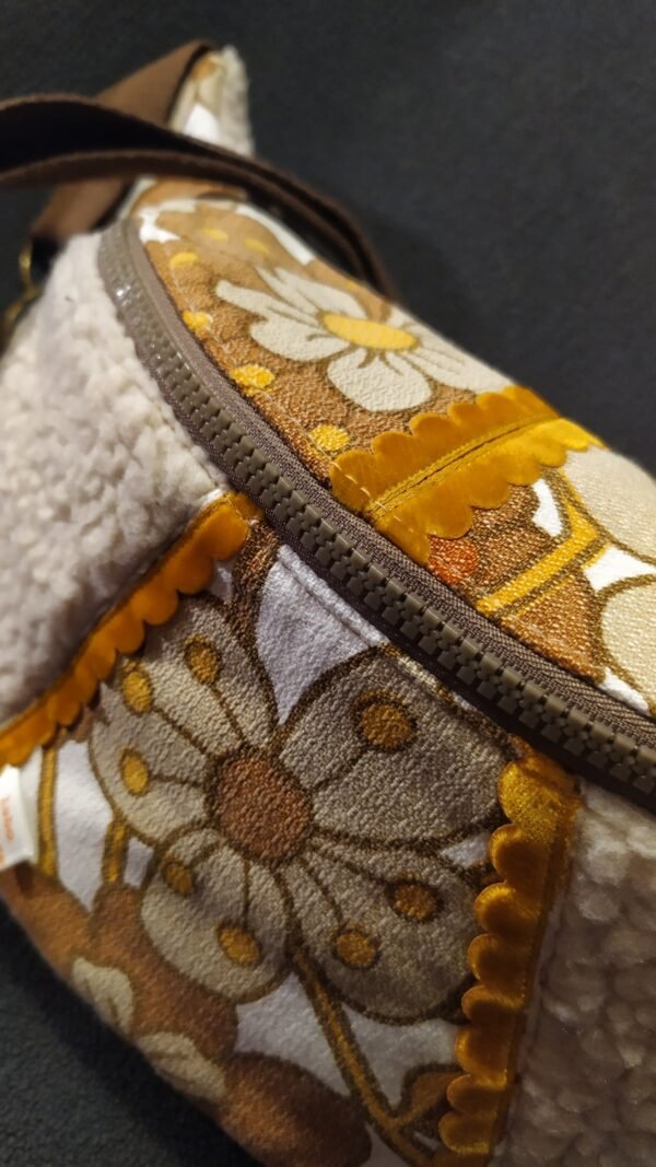 Sac banane Vanessa en tissu vintage et upcyclé – Image 15