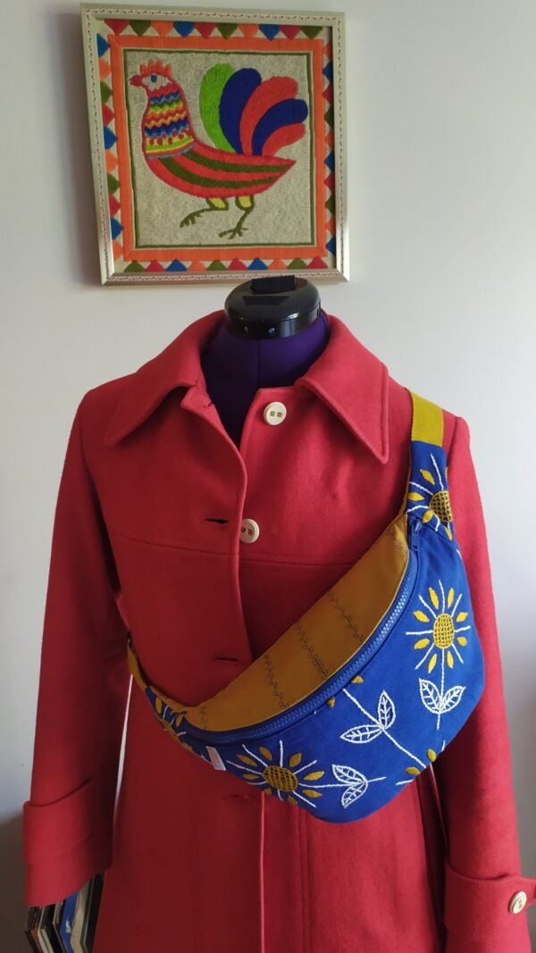 Sac banane Elsa en napperon vintage upcyclé – Image 3