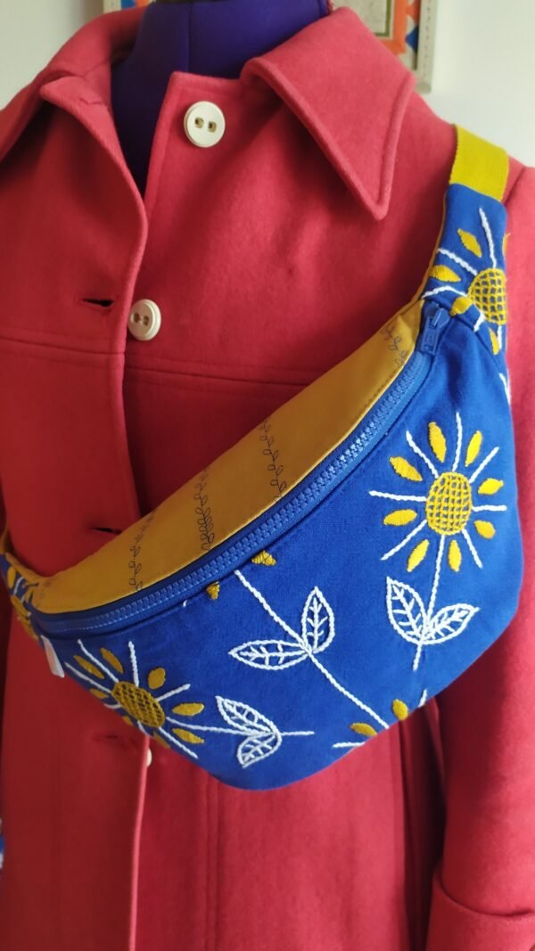 Sac banane Elsa en napperon vintage upcyclé