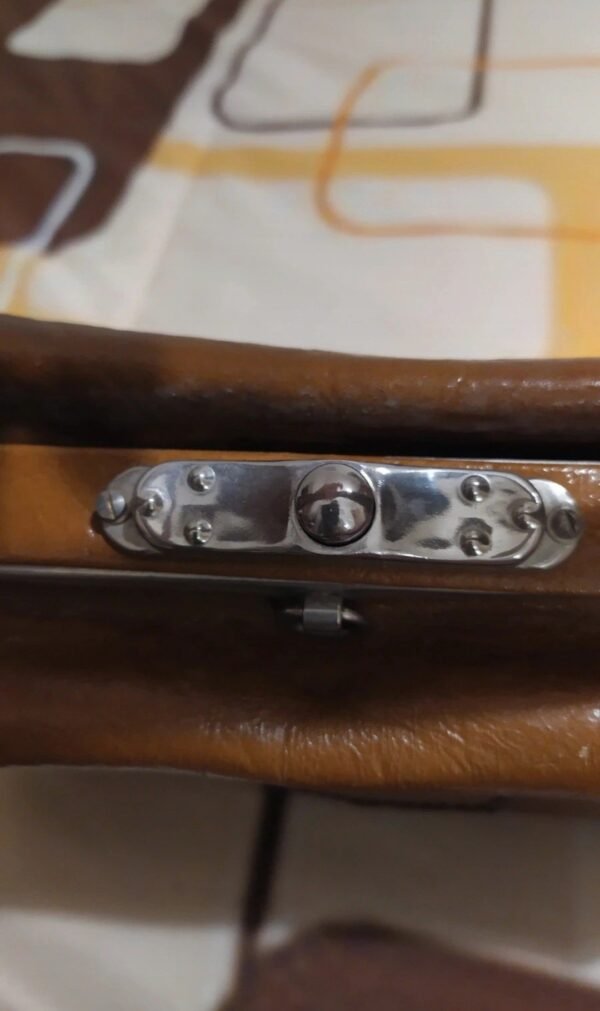 Sac valisette années 70 en simili cuir – Image 6