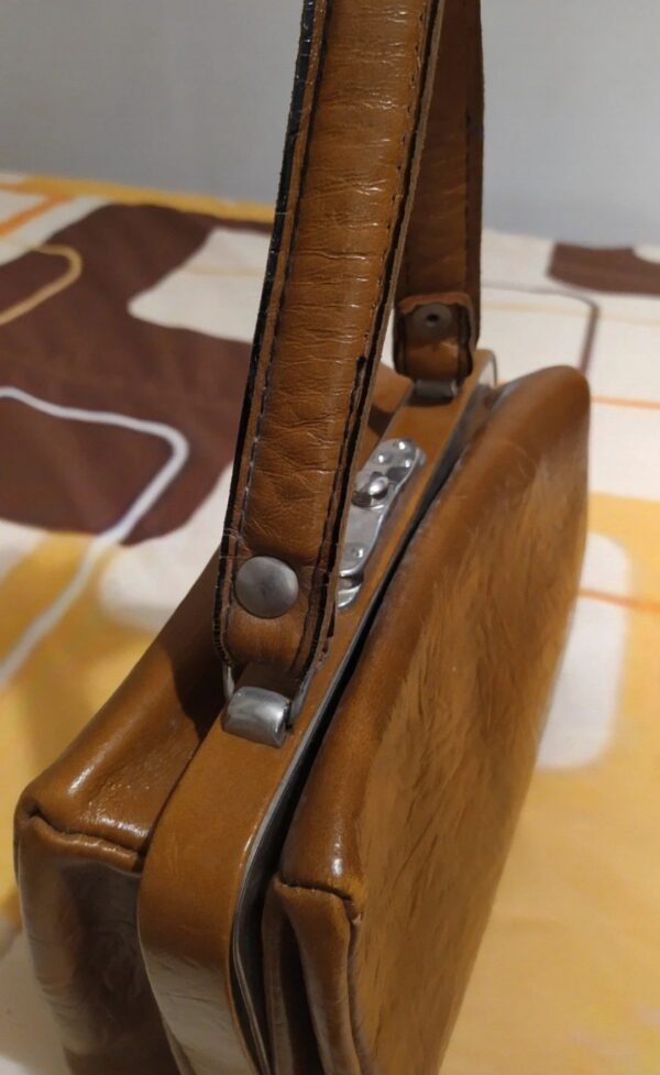 Sac valisette années 70 en simili cuir – Image 3