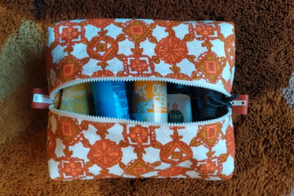 Trousse de toilette Jackie en tissu vintage et upcyclé – Image 12
