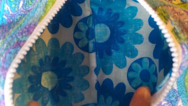 Trousse de toilette Midge en tissu vintage et upcyclé – Image 10