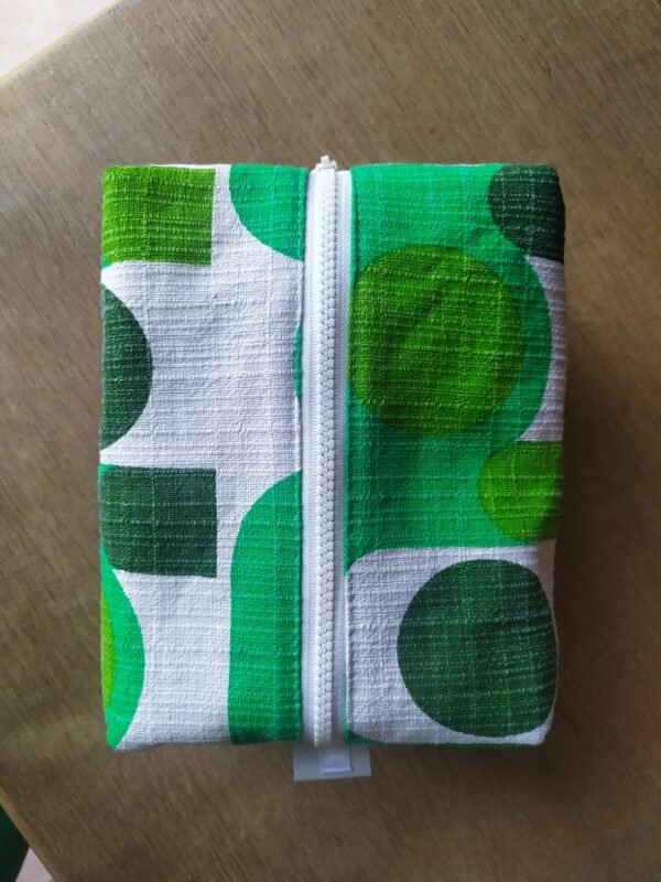 Trousse de toilette Sonia en tissu vintage et upcyclé – Image 11