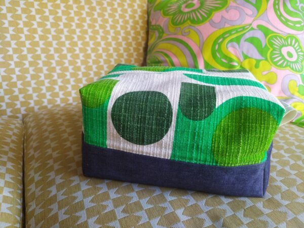 Trousse de toilette Sonia en tissu vintage et upcyclé – Image 9