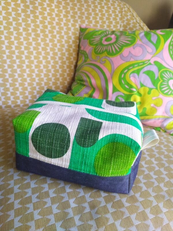 Trousse de toilette Sonia en tissu vintage et upcyclé – Image 16