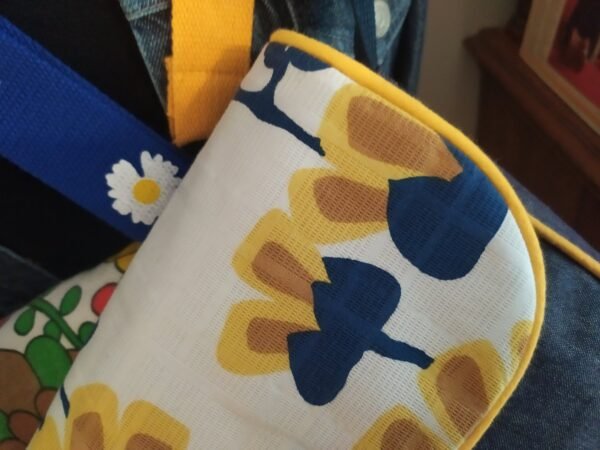 Sac besace Audrey 
en tissu vintage et upcyclé – Image 4