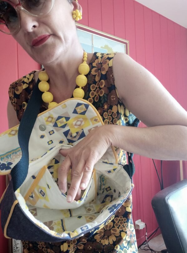 Sac besace Audrey 
en tissu vintage et upcyclé – Image 20