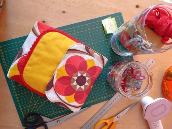 Pochette XL Simone et Stéphanie En tissus vintage et upcyclés – Image 15