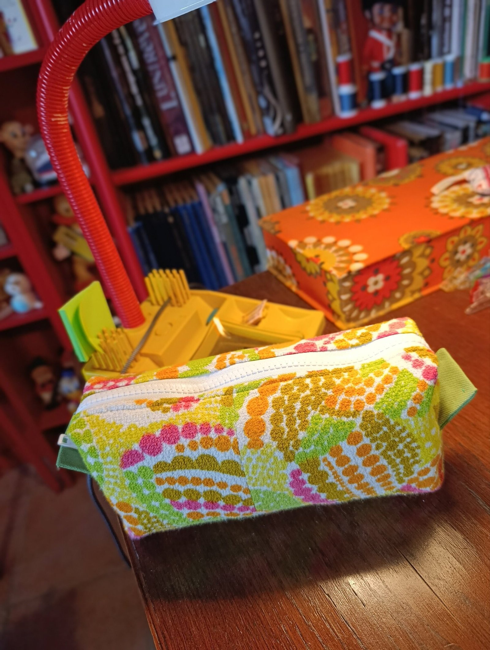 Trousse Angélique en tissu éponge vintage des années 60 – Image 13