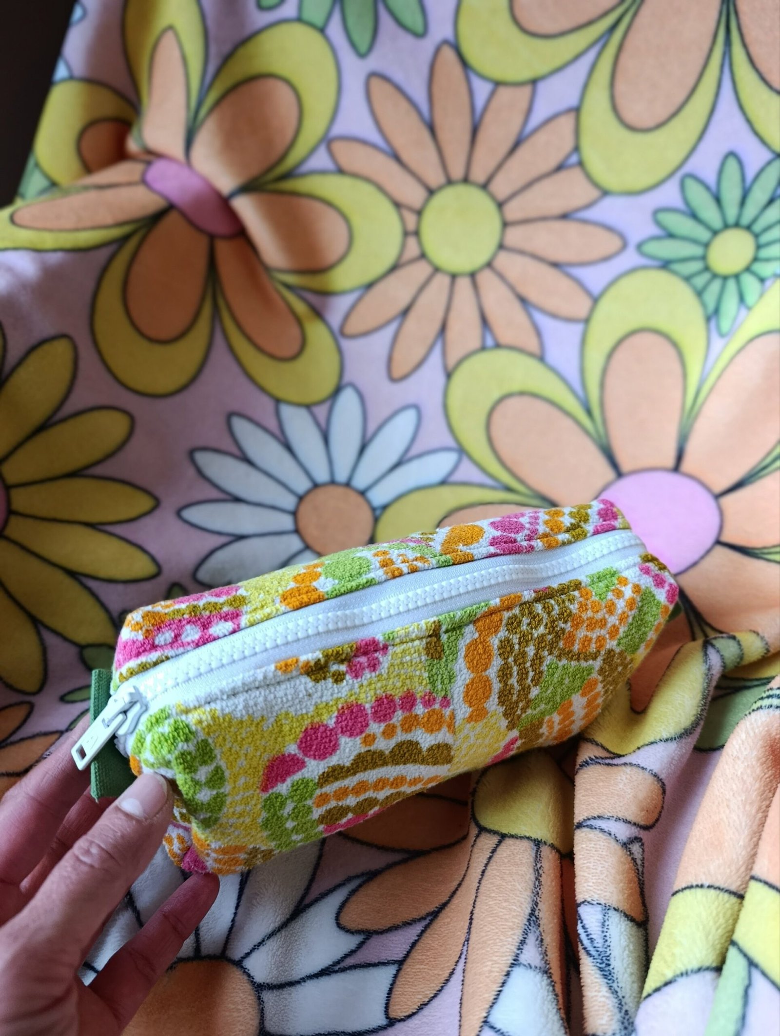 Trousse Angélique en tissu éponge vintage des années 60 – Image 8